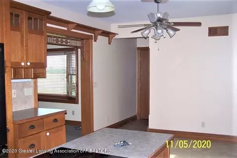 6357 W Parks Rd, Saint Johns, MI 48879 photo 9