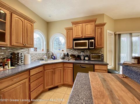 696 Emily Ln, Haslett, MI 48840 photo 5