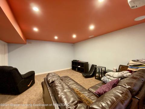 696 Emily Ln, Haslett, MI 48840 photo 7