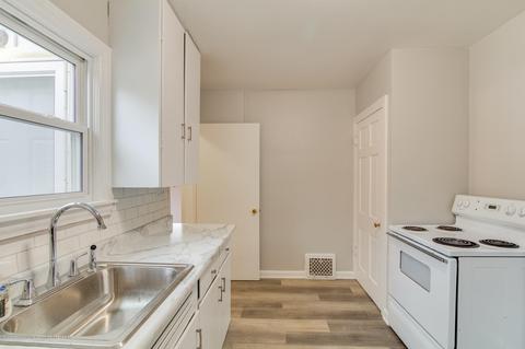 2305 Lyons Ave, Lansing, MI 48910 photo 9