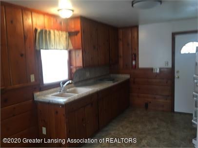 729 E Cavanaugh Rd, Lansing, MI 48910 photo 4