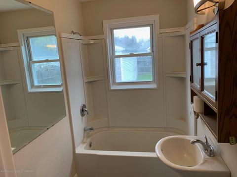 729 E Cavanaugh Rd, Lansing, MI 48910 photo 9