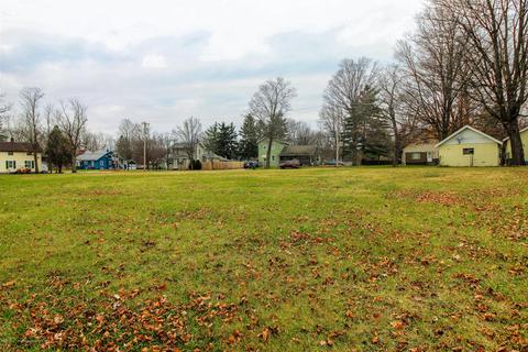 220 Dexter Rd, Eaton Rapids, MI 48827