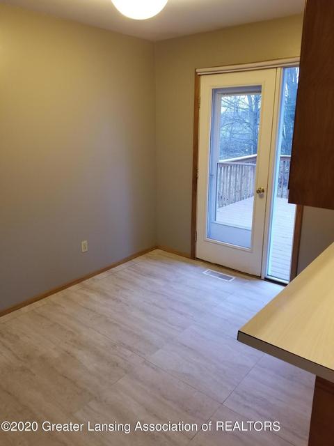 917 Maycroft, Lansing, MI 48917 photo 7