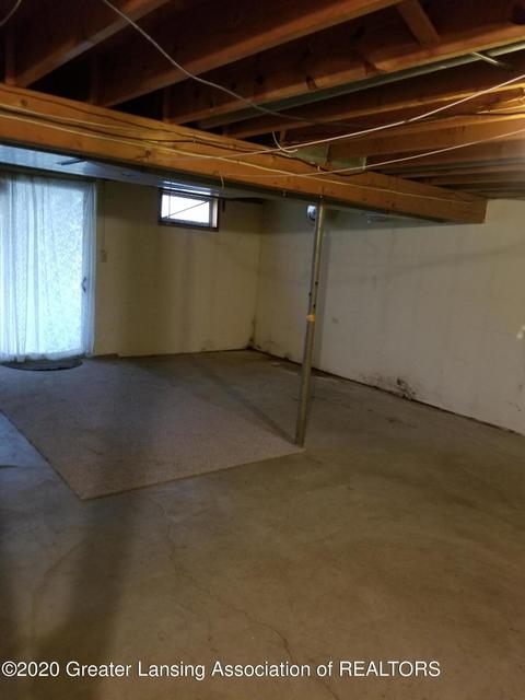 917 Maycroft, Lansing, MI 48917 photo 13