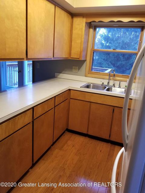 917 Maycroft, Lansing, MI 48917 photo 3