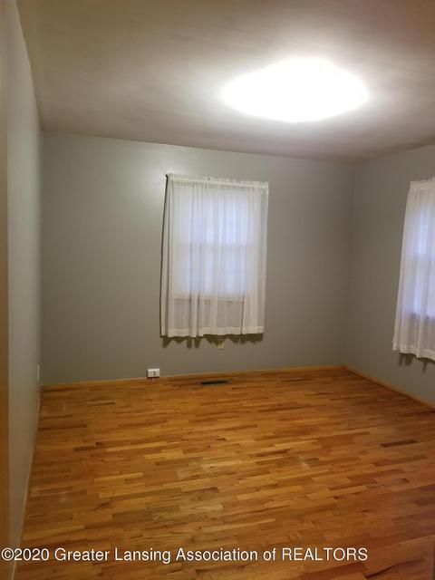 917 Maycroft, Lansing, MI 48917 photo 11