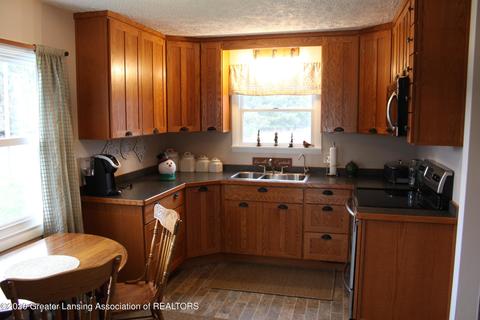 12300 S M-52, Perry, MI 48872 photo 10