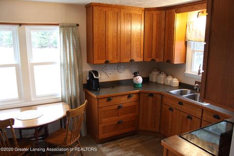 12300 S M-52, Perry, MI 48872 photo 11