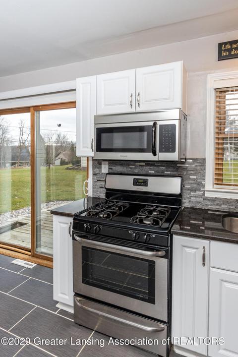 112 E Webb Dr, Dewitt, MI 48820 photo 11