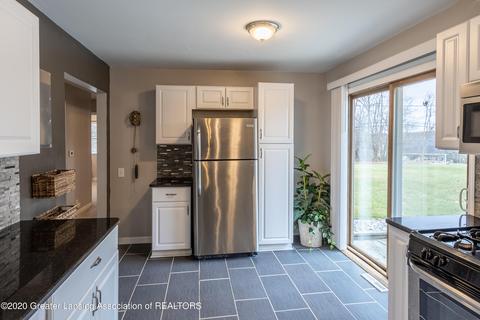 112 E Webb Dr, Dewitt, MI 48820 photo 12