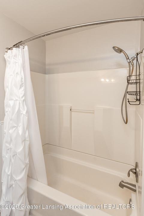 112 E Webb Dr, Dewitt, MI 48820 photo 23