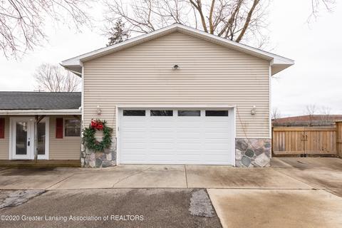 112 E Webb Dr, Dewitt, MI 48820 photo 2