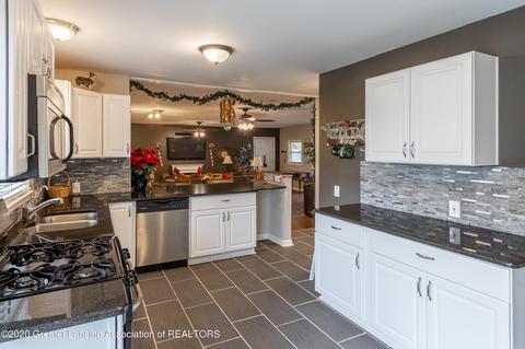 112 E Webb Dr, Dewitt, MI 48820 photo 9