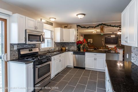 112 E Webb Dr, Dewitt, MI 48820 photo 8