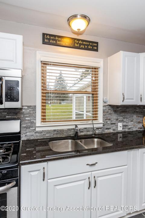112 E Webb Dr, Dewitt, MI 48820 photo 10