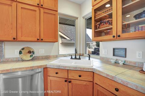 16837 Cedarbrook Dr, Haslett, MI 48840 photo 4