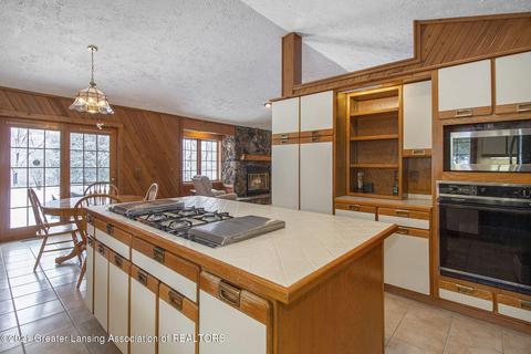 2464 Pine Tree Rd, Holt, MI 48842 photo 10