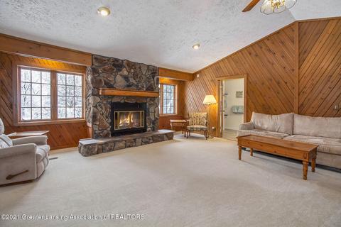 2464 Pine Tree Rd, Holt, MI 48842 photo 4