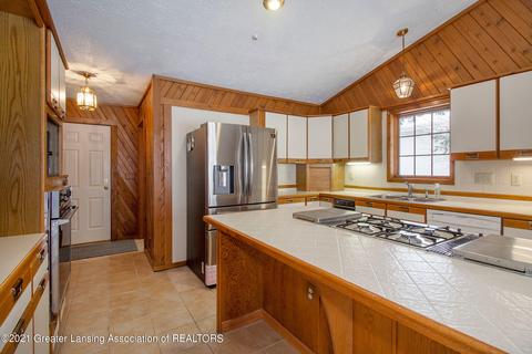 2464 Pine Tree Rd, Holt, MI 48842 photo 8