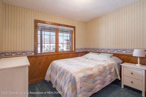 2464 Pine Tree Rd, Holt, MI 48842 photo 15