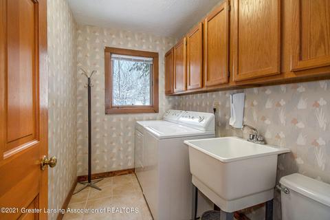 2464 Pine Tree Rd, Holt, MI 48842 photo 12