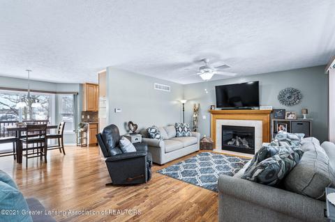 8611 Jacaranda Dr, Dimondale, MI 48821 photo 2
