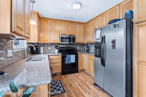 8611 Jacaranda Dr, Dimondale, MI 48821 photo 5
