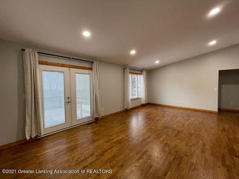 3939 Windemere Dr, Lansing, MI 48911 photo 7