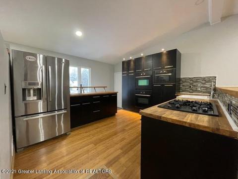 3939 Windemere Dr, Lansing, MI 48911 photo 8