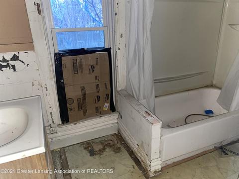 1439 Eureka St, Lansing, MI 48912 photo 14