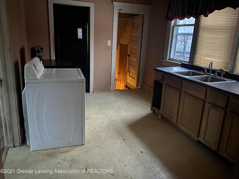 1439 Eureka St, Lansing, MI 48912 photo 9