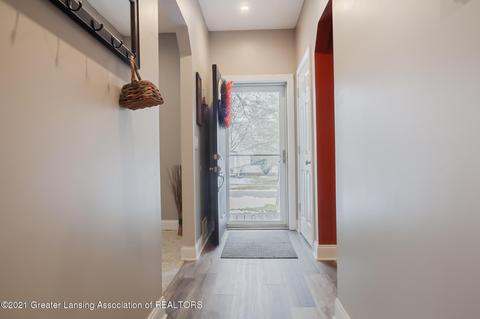 113 N Market St, Dewitt, MI 48820 photo 5