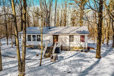11243 Patmos Ln, Carson City, MI 48811