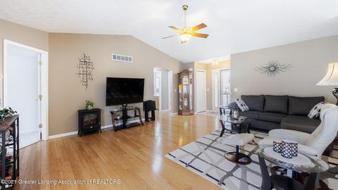 1237 Sumac Ln, Holt, MI 48842 photo 8