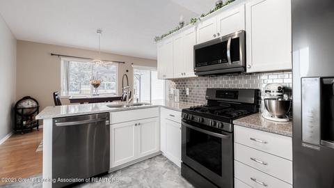 1237 Sumac Ln, Holt, MI 48842 photo 6