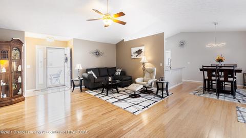 1237 Sumac Ln, Holt, MI 48842 photo 2