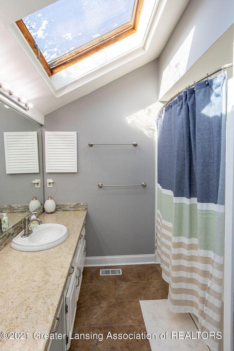 1210 Ascot Pl, Haslett, MI 48840 photo 21