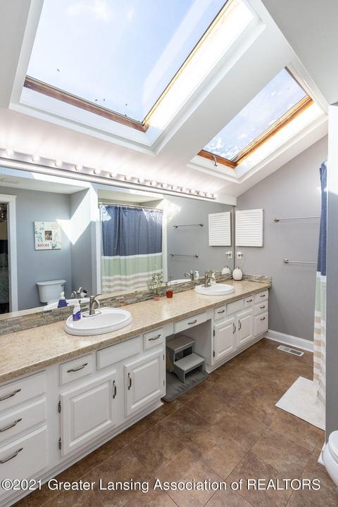 1210 Ascot Pl, Haslett, MI 48840 photo 20