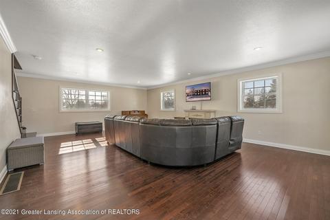 266 E St Charles Rd, Ithaca, MI 48847 photo 8