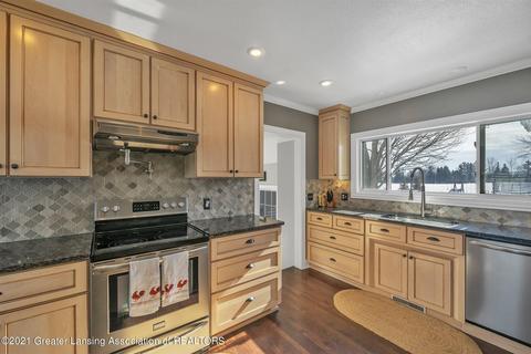 266 E St Charles Rd, Ithaca, MI 48847 photo 17