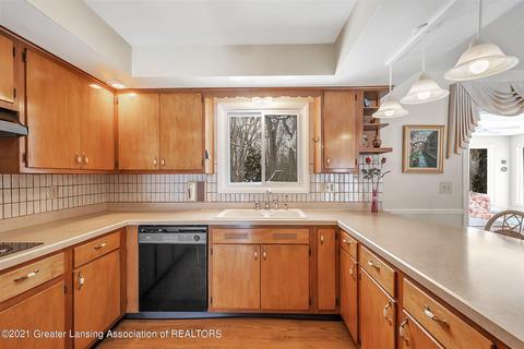 1306 Sandhill Dr, Dewitt, MI 48820 photo 17