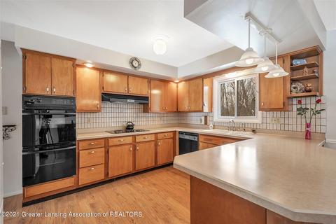 1306 Sandhill Dr, Dewitt, MI 48820 photo 16