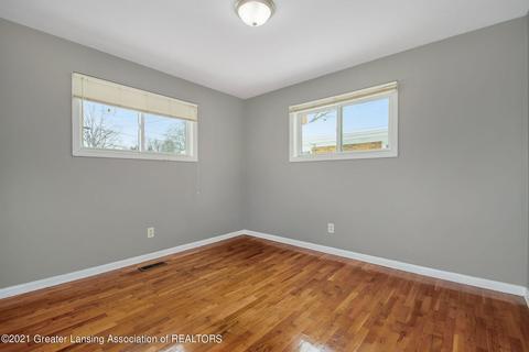 122 E Syringa Dr, Lansing, MI 48910 photo 20