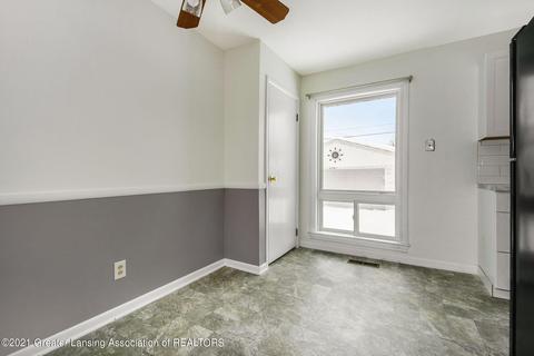 122 E Syringa Dr, Lansing, MI 48910 photo 13