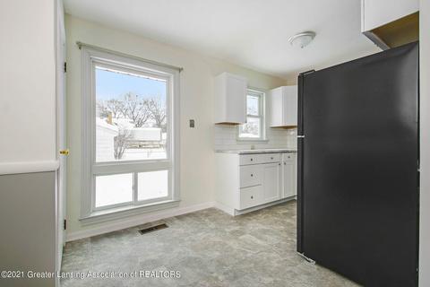 122 E Syringa Dr, Lansing, MI 48910 photo 12