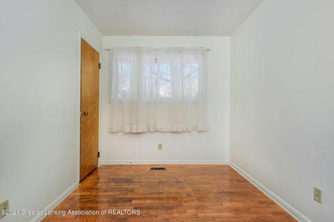 122 E Syringa Dr, Lansing, MI 48910 photo 17