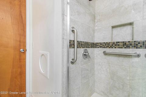 122 E Syringa Dr, Lansing, MI 48910 photo 21