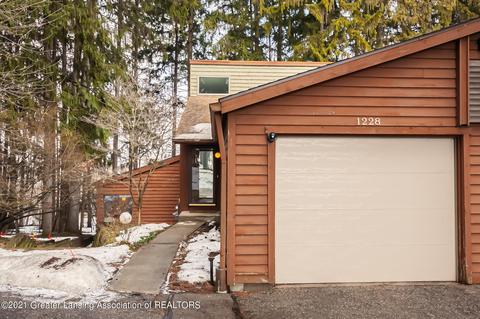 1228 Academic Way, Haslett, MI 48840 photo 4