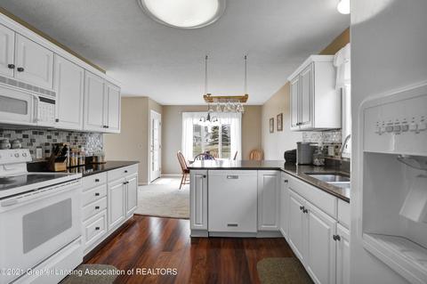 3301 Hollow Spring Dr, Dewitt, MI 48820 photo 13